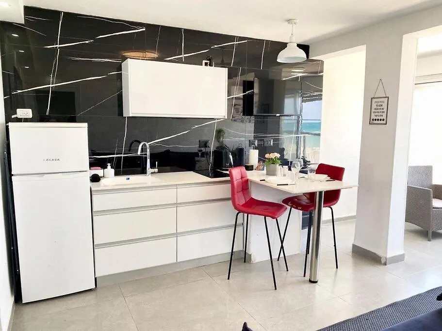 Seaside Cozy Apartment Haifa